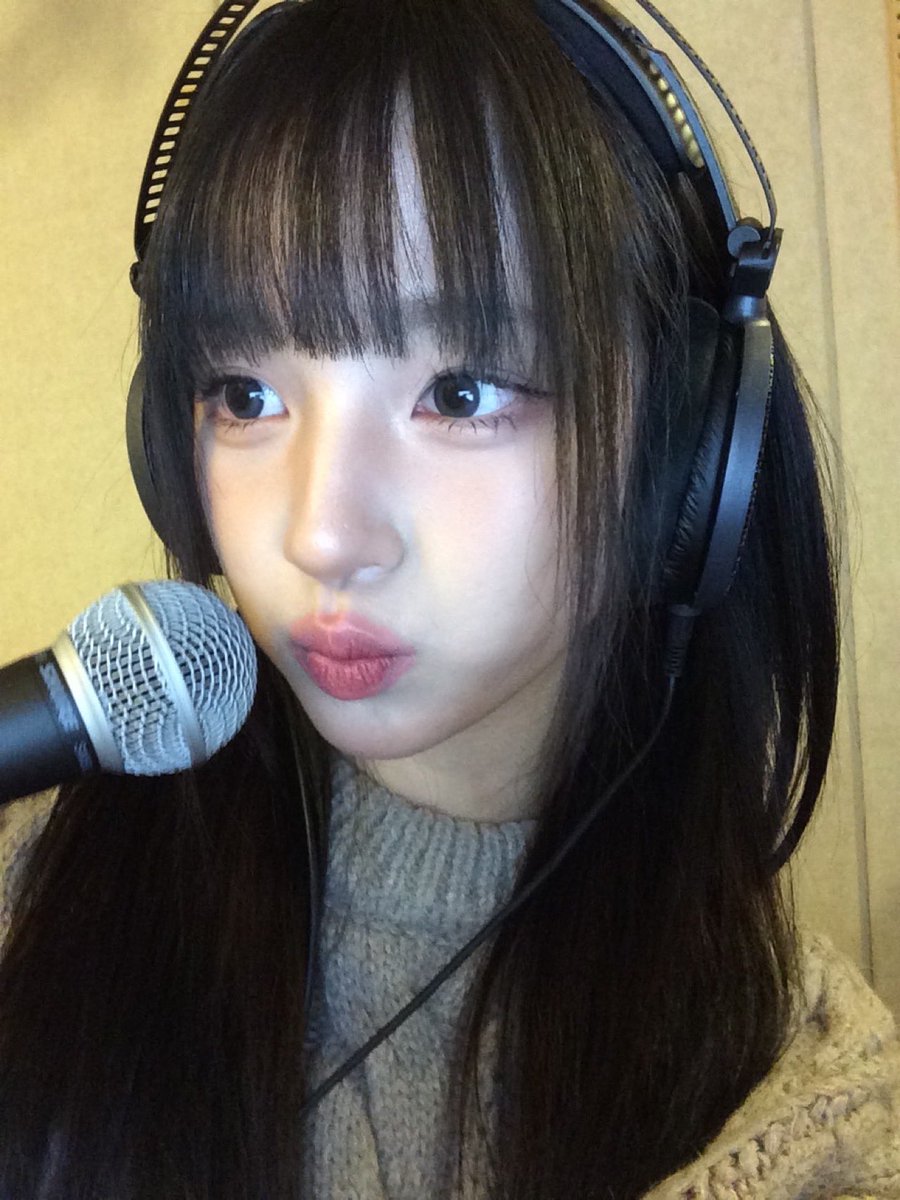 UNIS_offcl's tweet image. 🎤💨💨

#UNIS #유니스 
#YUNHA #방윤하