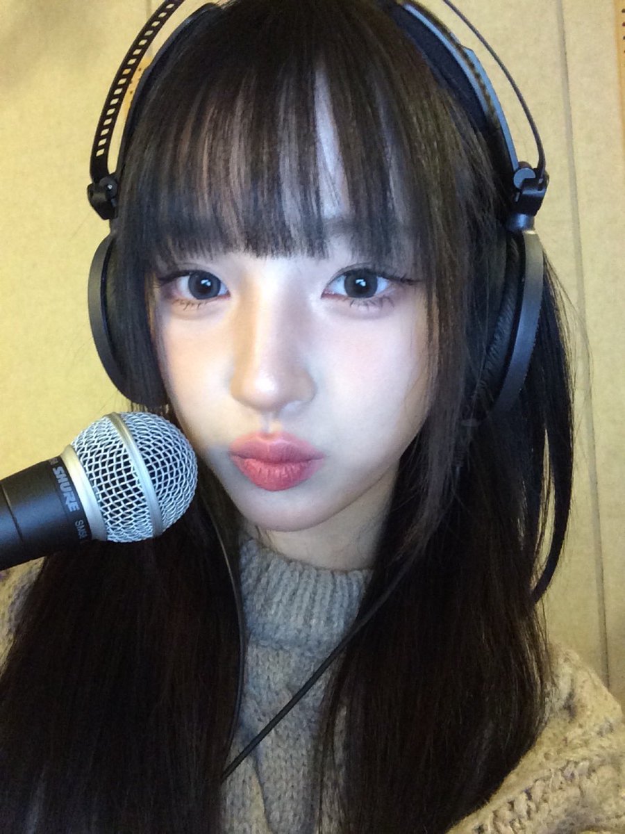 UNIS_offcl's tweet image. 🎤💨💨

#UNIS #유니스 
#YUNHA #방윤하