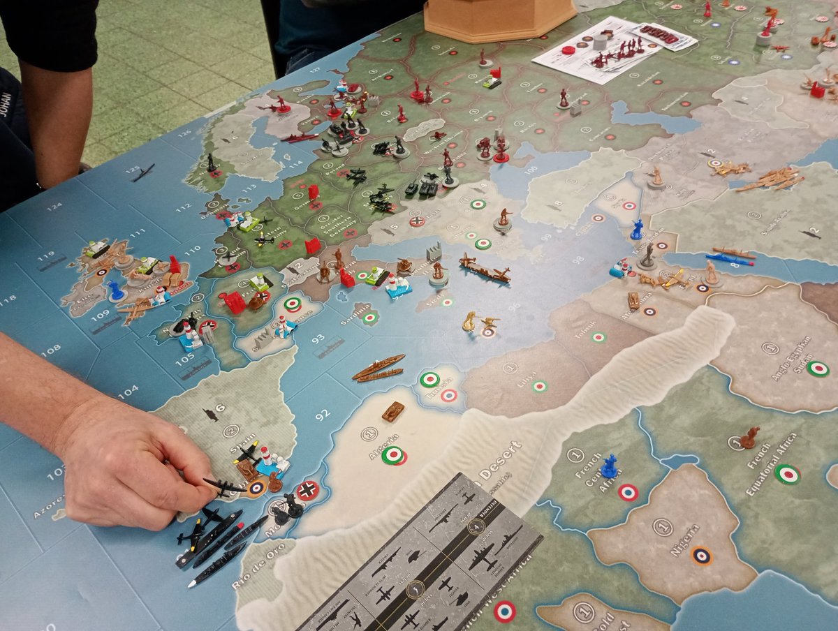 leadpile's tweet image. The Luftwaffe cleaned out the Med but the Italians are all it destroyed in North Africa.
Adolf and Benito sound far from confident at the end of turn 2