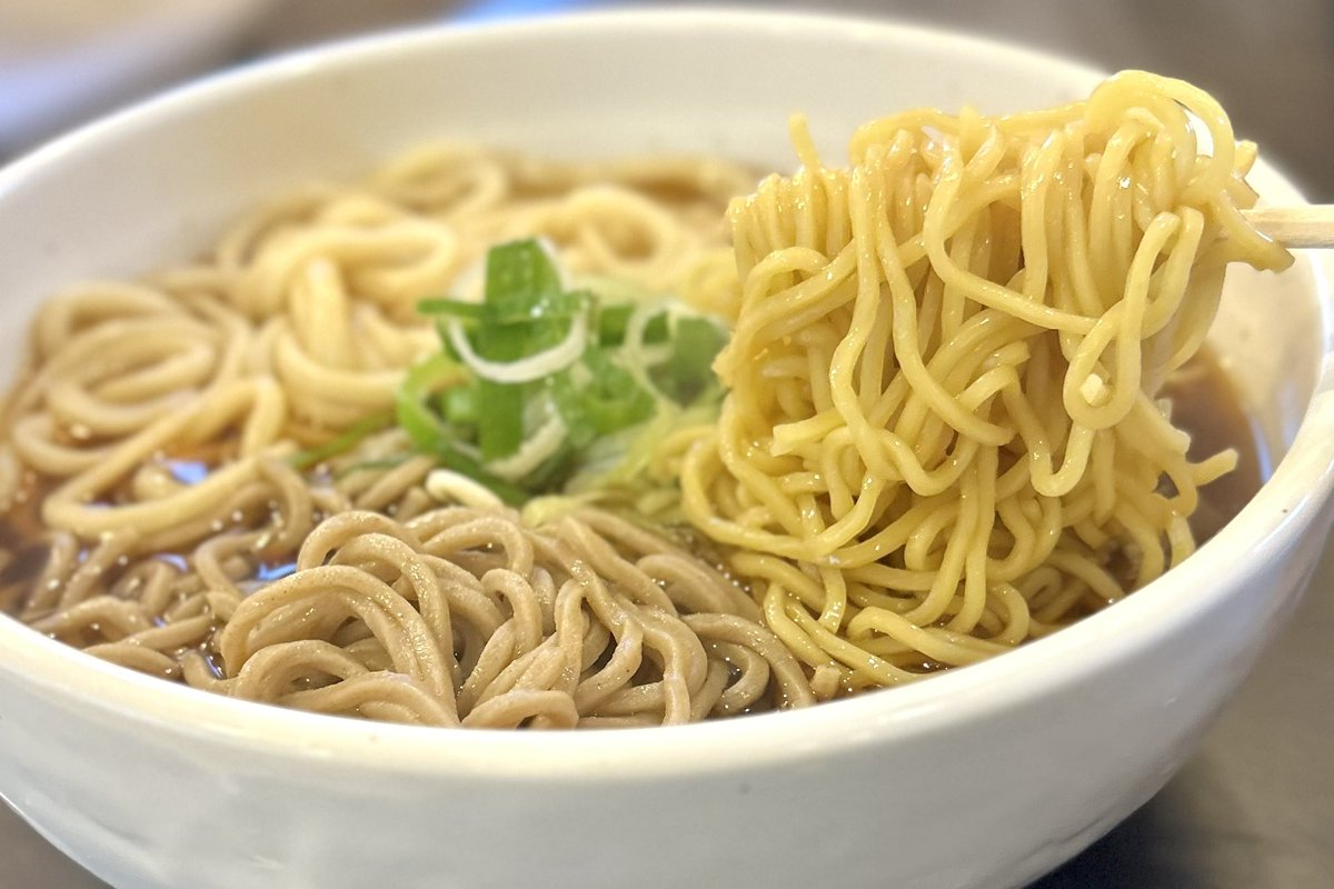 gourmet_nagoya's tweet photo. 愛知県内に10店舗以上展開する『長命うどん』。

うどん、そば、中華そば、きしめんを自由に組み合わせできるミックス麺「う中」「うそ」「うそ中」が人気です。 https://t.co/FMM7NAxDSC