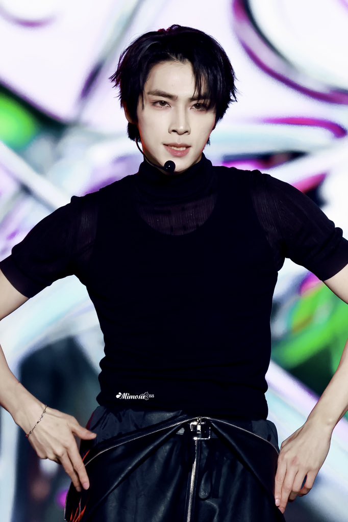 MiMoSA_0808's tweet photo. 251227｜一起开麦吧

😱😱🥰

for@威神V_肖俊 

#肖俊 #XIAOJUN #샤오쥔 
 #シャオジュン #เซียวจวิ้น 
#NCT   #WayV #威神V #WayV_EternalWhite #白色定格 https://t.co/crieFgvlQZ