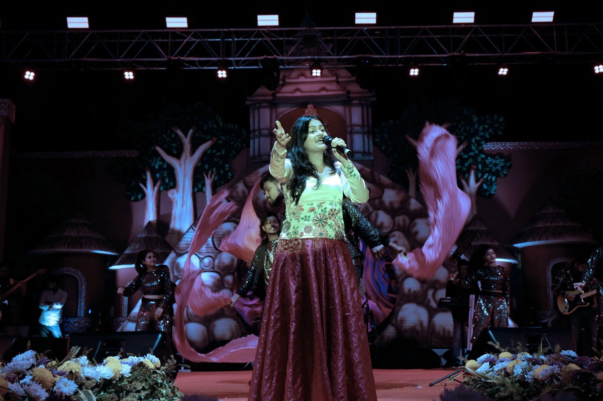 DM_Rayagada's tweet photo. Chaiti Mahotsav 2025 witnessed a mesmerising cultural performance by Ollywood actress Sital Patra followed by a captivating star performance by Odisha’s pride Ananya Sritam Nanda.
The evening beautifully reflected the vibrancy of Odia art, music and cultural excellence.
#chaiti https://t.co/JzAfKlEjYe