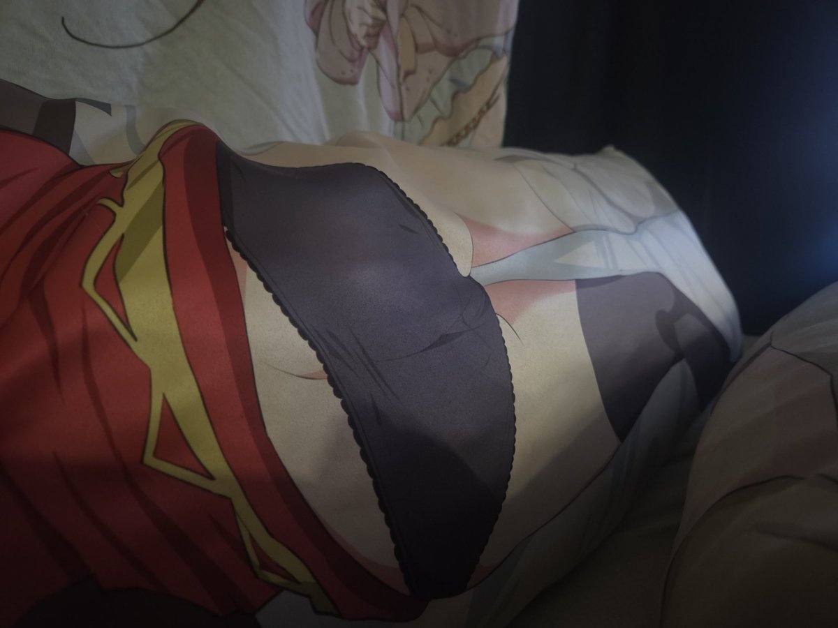 ProfPantsu's tweet image. I like looking at megumins ass while going to sleep holding akarin
