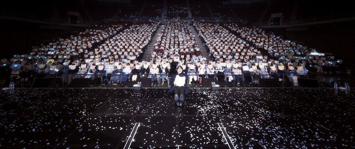 [📂]

📂 B:CHIVE
└📁 251227 SEO EUNKWANG CONCERT <𝑴𝒚 𝑷𝒂𝒈𝒆> in Busan

부산에서 멜로디와 함께한 오늘
은광이의 세 번째 페이지를 가득 채울 수 있었답니다 🖋️
서로가 찬란하게 빛난 하루가 되었길 바라며
은광이도 멜로디도 한 해 잘 마무리하고 더 행복하자 (っ ॑꒳ ॑c)

#비투비 #BTOB