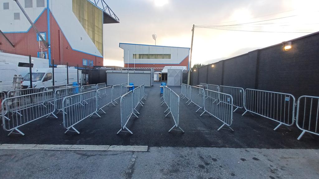 MerPolEFC's tweet image. New turnstile entrance for away fans coming into Turf Moor.

North West corner (near Cricket Club)

#EFC #COYB 🔵🔵