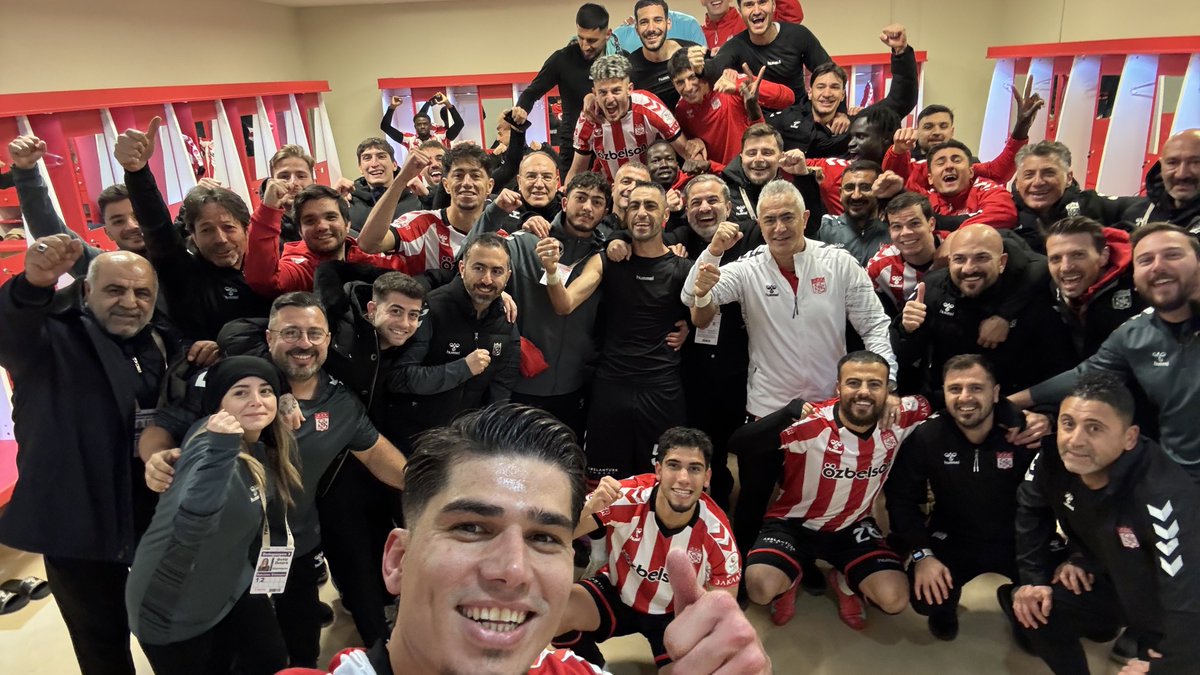 İnandık, mücadele ettik, kazandık!
📲 #GösterGücünü ❤️🤍