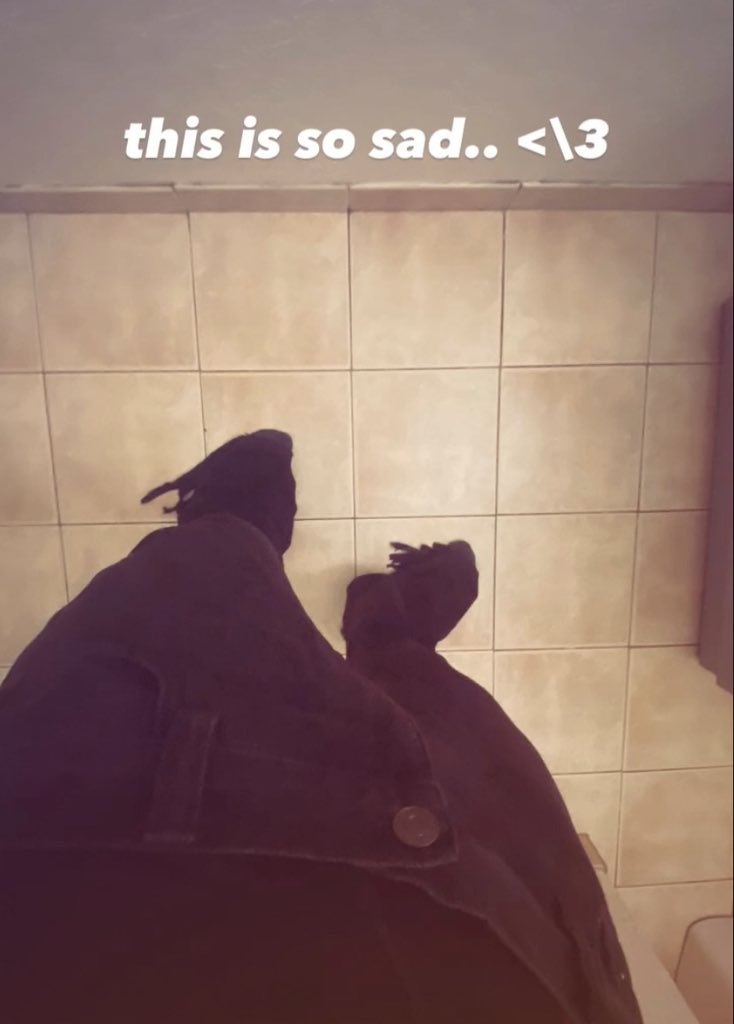 3m0's tweet image. balinci jeans.. no shoes.. &amp;lt;\3