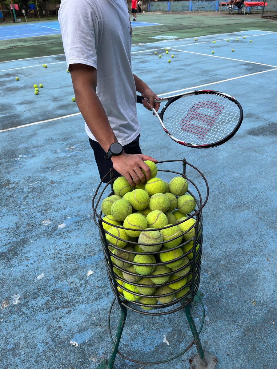 get2knowalice's tweet photo. lately kinda addicted to tenis https://t.co/QZOJzaCza3