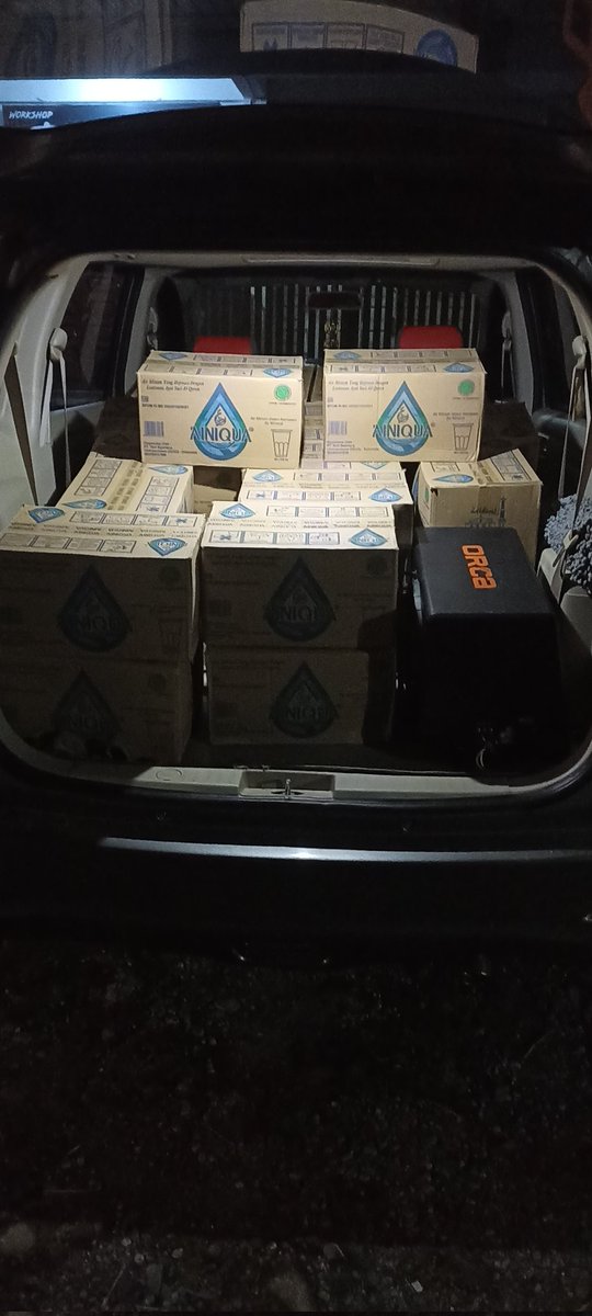 theresistant24's tweet photo. @s4h4b4tl4m4 @Zoya66413304 @LalitaDewi8 @planet1771 Alhamdulillah malam ini sudah kita belanjakan 30 dus air minum, insyaAllah besok akan kita serahkan ke posko pengungsi warga di desa Pante Lhong kec. Peusangan kab. Bireuen-Aceh. Trimakasih supportnya mbak @Zoya66413304 mbak @s4h4b4tl4m4 uni @LalitaDewi8 bang @planet1771 https://t.co/z7Z4MoVklK