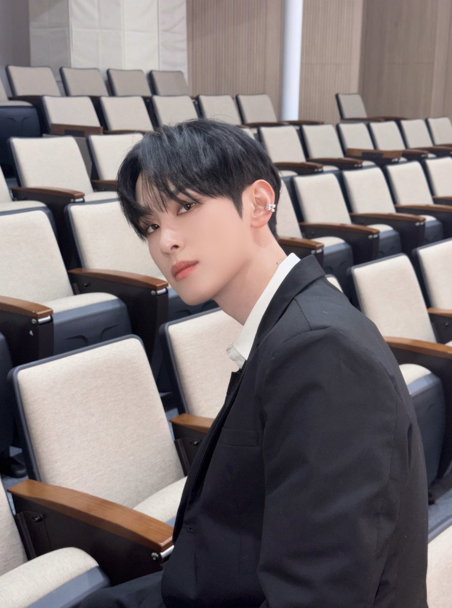 XODIAC_MEMBERS's tweet image. [#현식] 

주말 잘 보내고 있나요 쏘블링 ~~ 

#XODIAC #소디엑 #HYUNSIK #현식