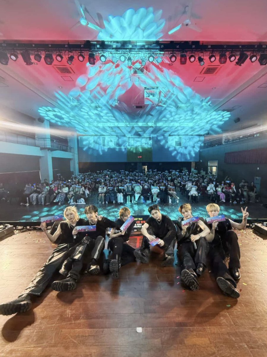 nchiveofficial's tweet photo. [📷]

251227 ACTIVE LIVE TOUR in Cambodia
DAY1🙌

#엔카이브 #NCHIVE #NCV
#BELIEVE #빌리브
#CANTCATCHME https://t.co/iTe7ry9gWv