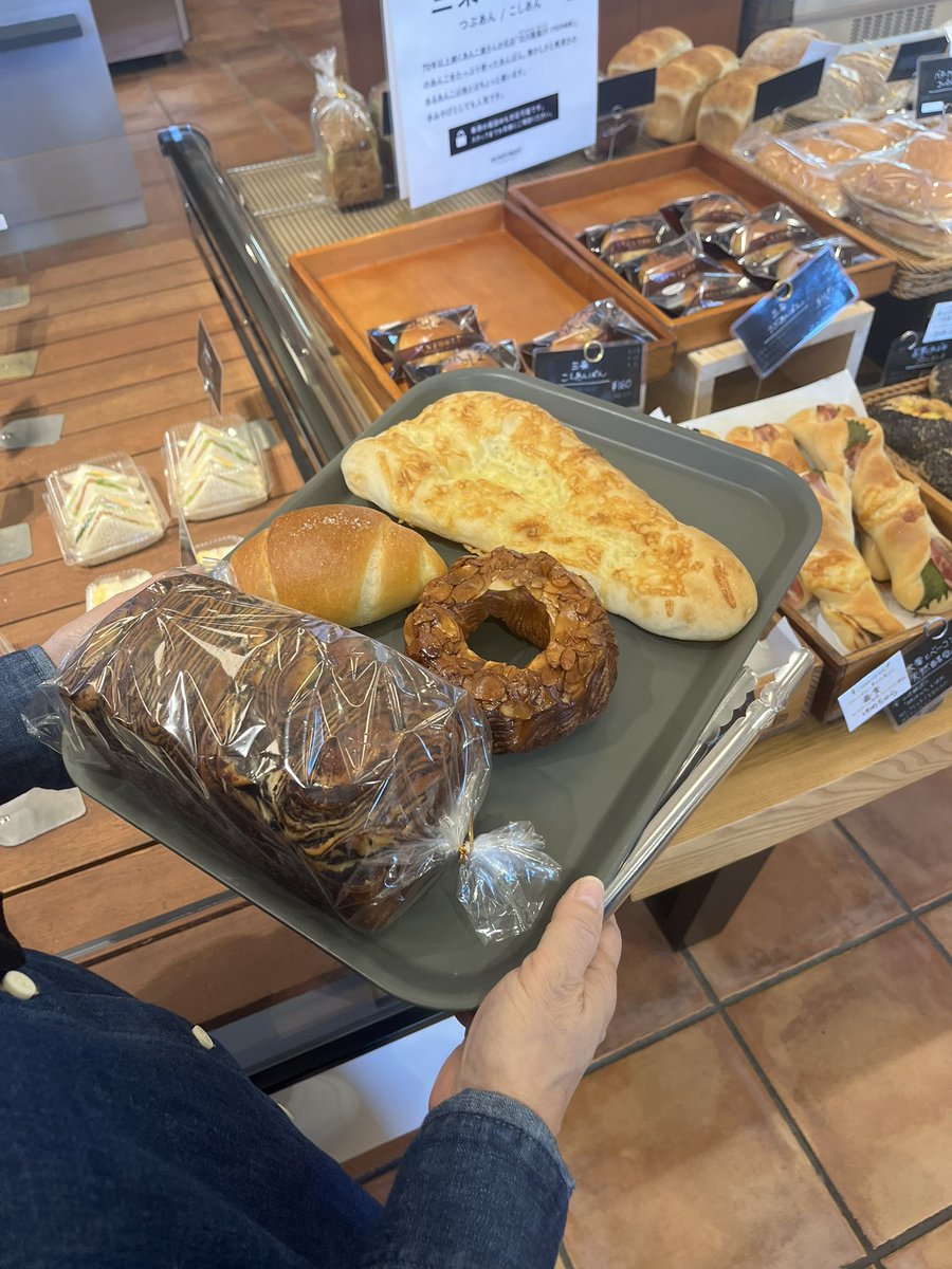 aoygcak's tweet photo. 東三条のパン屋さんSUNFORET🥐に行ってきました。雰囲気がオシャレで色々な種類のパンがあってあれもこれも欲しくなりました💗塩バターパンがたまらなかったです😽 #三条市 #学生まちなか #選びたくなるまち三条 https://t.co/3p1pBZfu2l