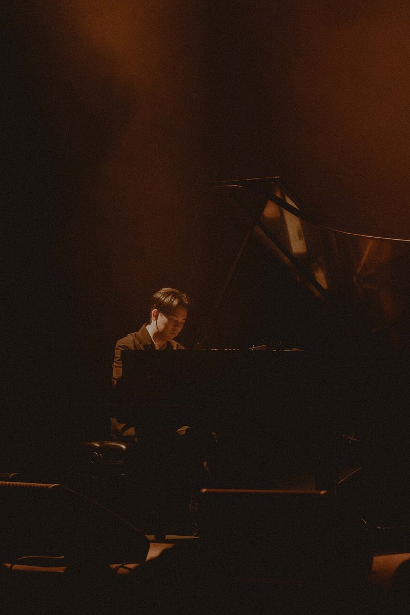 【コンサートレポート公開】

12月21日開催
L'ULUTIMO Anno25 songbookレポート
<a href="/madameFIGARO_jp/">madame FIGARO japon</a> にて公開。

◼︎Guest  Hana Hope / YeYe 
坂本美雨 / Naz / 七澤結
◼︎Support  常田俊太郎 / 山本健太郎

「音楽と人が交差する夜──江﨑文武コンサートレポート。」 ↓