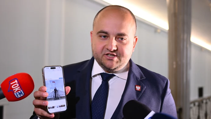 Analiza aktywności Mateckiego na VK odsłoniła skalę problemu, której nie da się już przykryć żadnym partyjnym PR, jego wpisy w ogromnej części powielały rosyjskie narracje z RT i Sputnika, kopiowane bezrefleksyjnie i wprowadzane do polskiej przestrzeni publicznej, jego