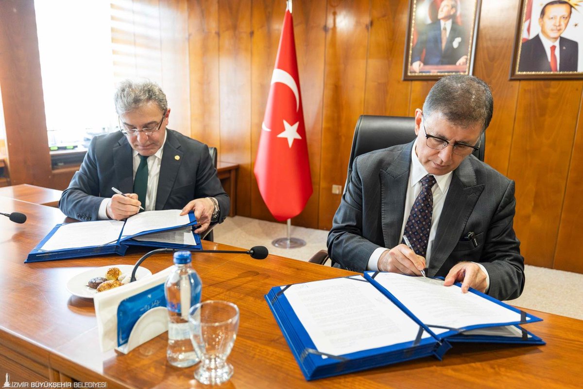 izmirgibiyiz's tweet photo. İzmir Büyükşehir Belediyesi, kenti depremlere karşı daha güvenli ve dirençli hale getirmek amacıyla yeni Deprem Master Planı çalışmalarını başlattı. 

Plan, DEÜ ve İYTE iş birliğiyle bilimsel veriye dayalı ve çok disiplinli bir yaklaşımla hazırlanacak. https://t.co/D30JzmMh4F