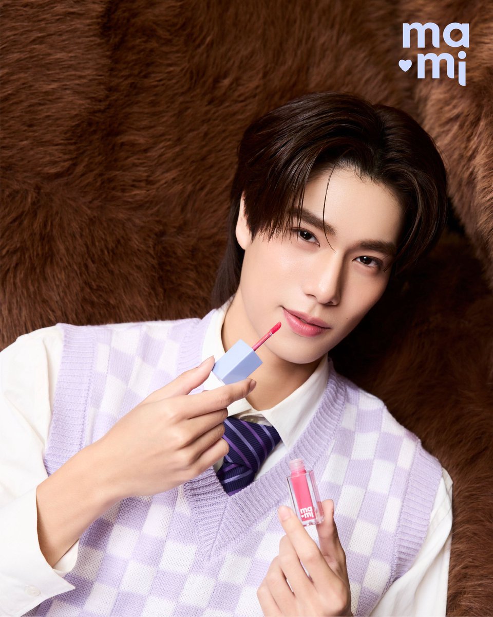 GMMTV's tweet image. ขอแสดงความยินดีกับ “ภูวินทร์ ตั้งศักดิ์ยืน” Presenter คนล่าสุดของ mami The Berry Academy Berry Club Lip Tint 

อย่าลืมติดตามกันด้วยนะคะ

#MamixPhuwin
#BerryClubLipTint
#GrinAndGlowMami
#GMMTV