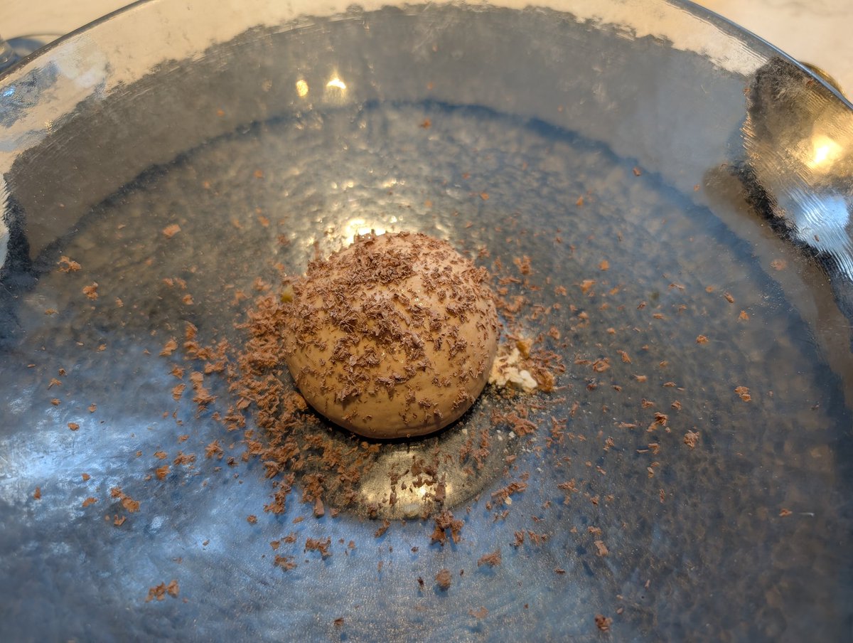 今日はお友達とＫＩＴＴＥ大阪の　＃INDISH でランチしてきました。雰囲気がよく、コースの量もちょうど良かった。パスタの写真を撮り忘れてしまいましたん。