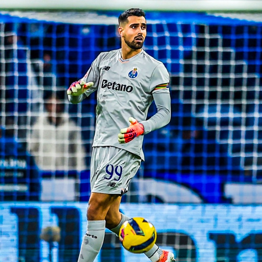 eurofootcom's tweet image. 🇵🇹🧤 Diogo Costa has played for just 1 club in his senior career: Porto. 💙🤍

He first joined them in 2011 as an academy player. 

Now, the 26-year-old has extended his contract with Porto until 2030. ✍️