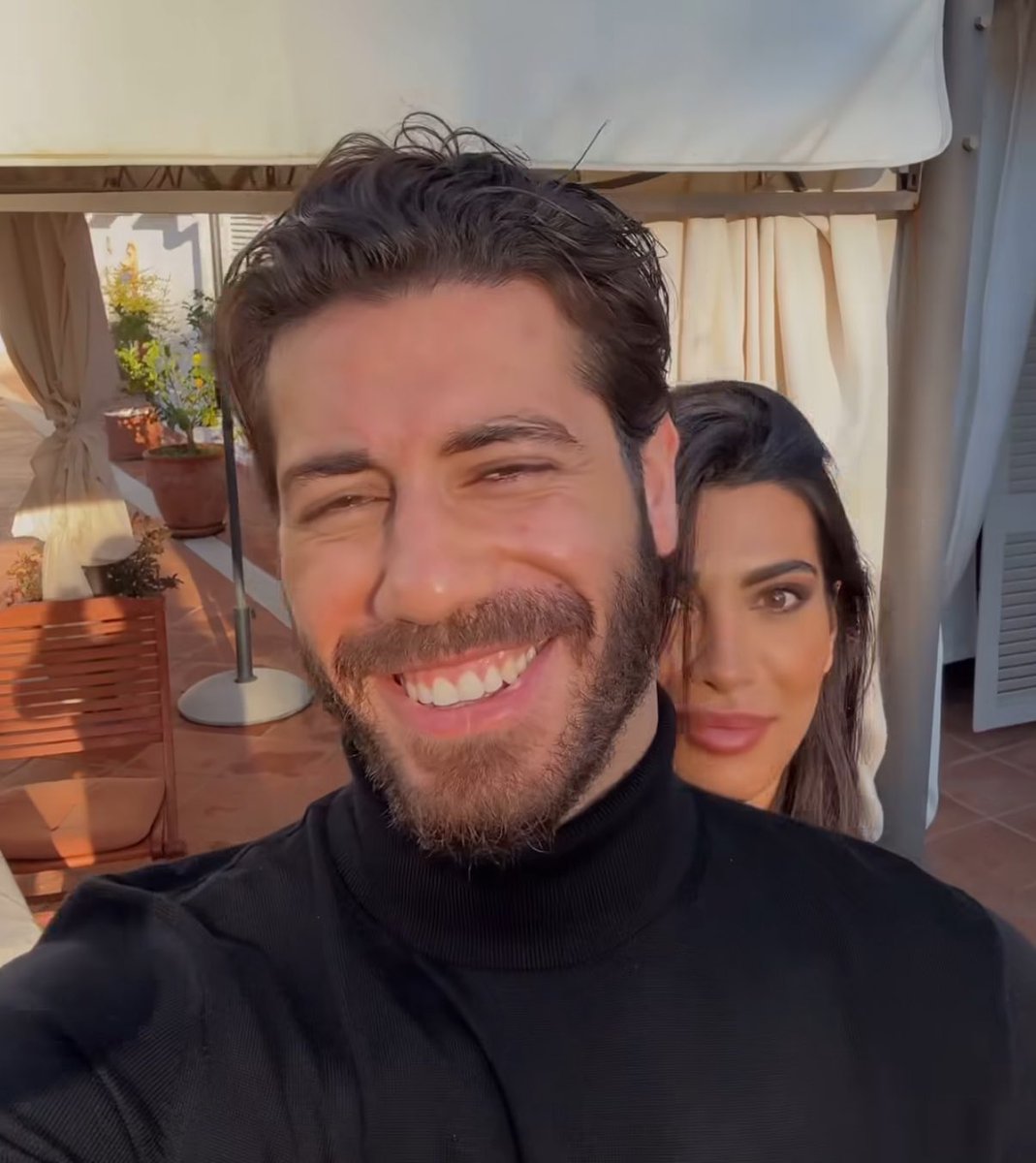 dormoosempree's tweet image. dopo la storia possiamo confermare che è la verità (ci hanno in pugno e siamo ridicoli)