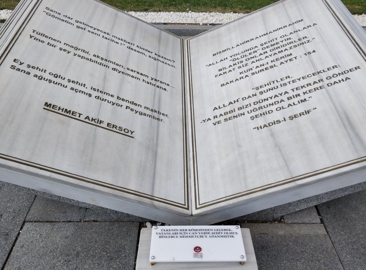 İstiklal şairimiz Mehmet Akif Ersoy'u rahmet ve minnetle anıyorum. 
#MehmetAkifErsoy