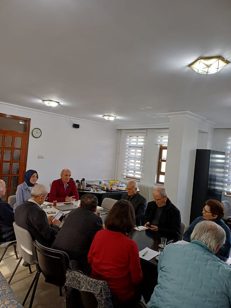 Kuşlukta Yazarlar tweet media
