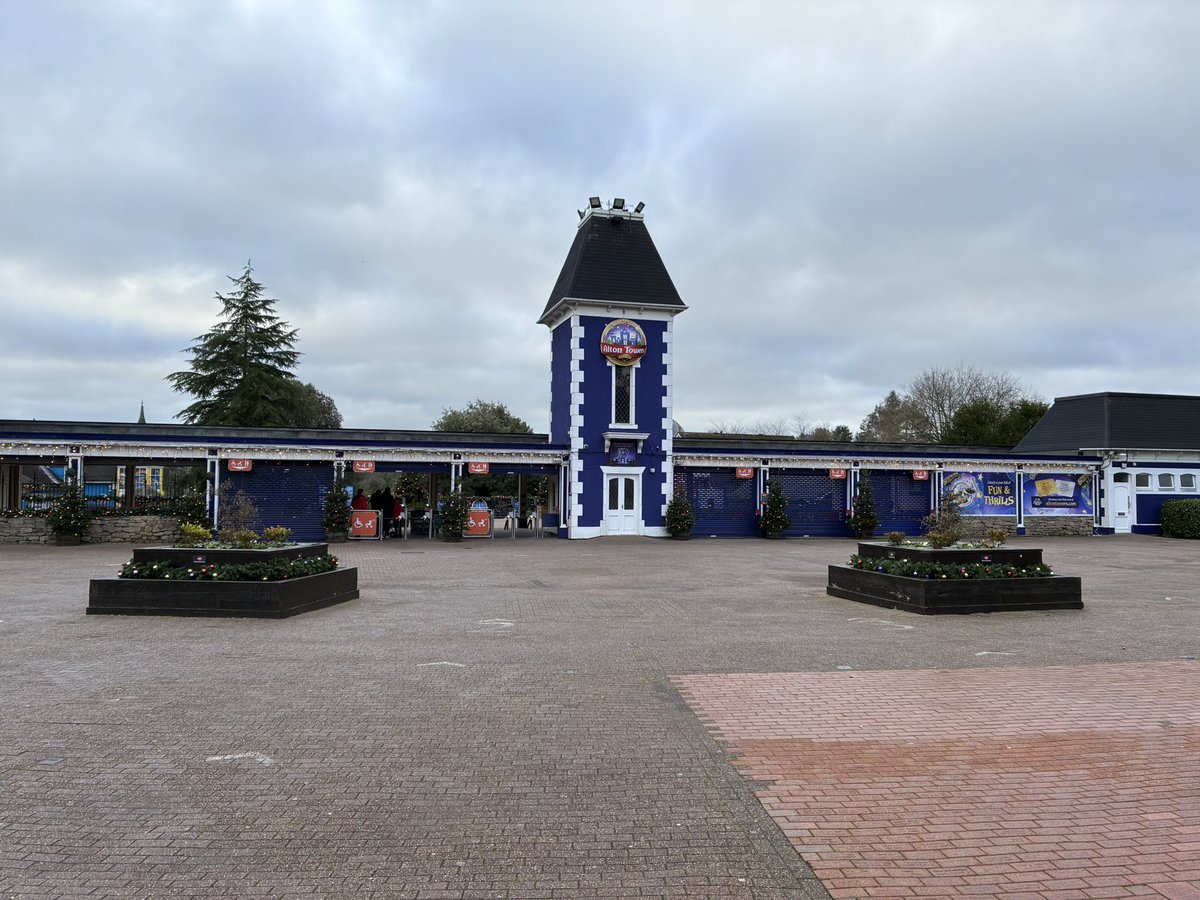 Today we are at Alton Towers for their Christmas event. 🎄