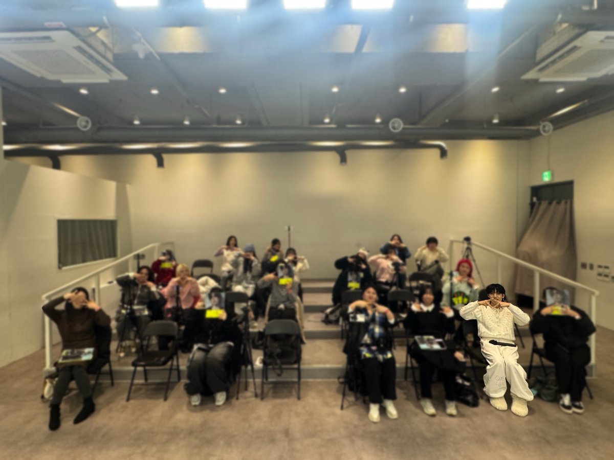 jjang_ddong_ggo's tweet image. #251227_팬싸인회
오늘 정말 추워서 손이 차갑던데..
이 시간을 또또랑 보낼려고 선택해줘서 고마워 !
눈사람같은 또또 ⛄️ 텐텐 더 많이 먹고
쑥쑥 클게여 ~̆̈ .~̆̈
숨은 또뚀 찾기

#장동우 #JangDongWoo
#솔로 #컴백 #AWAKE 
#SWAY #SWAY_Zzz