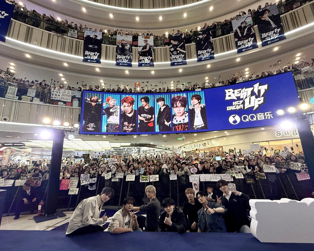 Shanghai 시즈니, thank you for coming! Be careful on your way back and let's meet again soon in a bigger venue, fanmeet or even our concert!