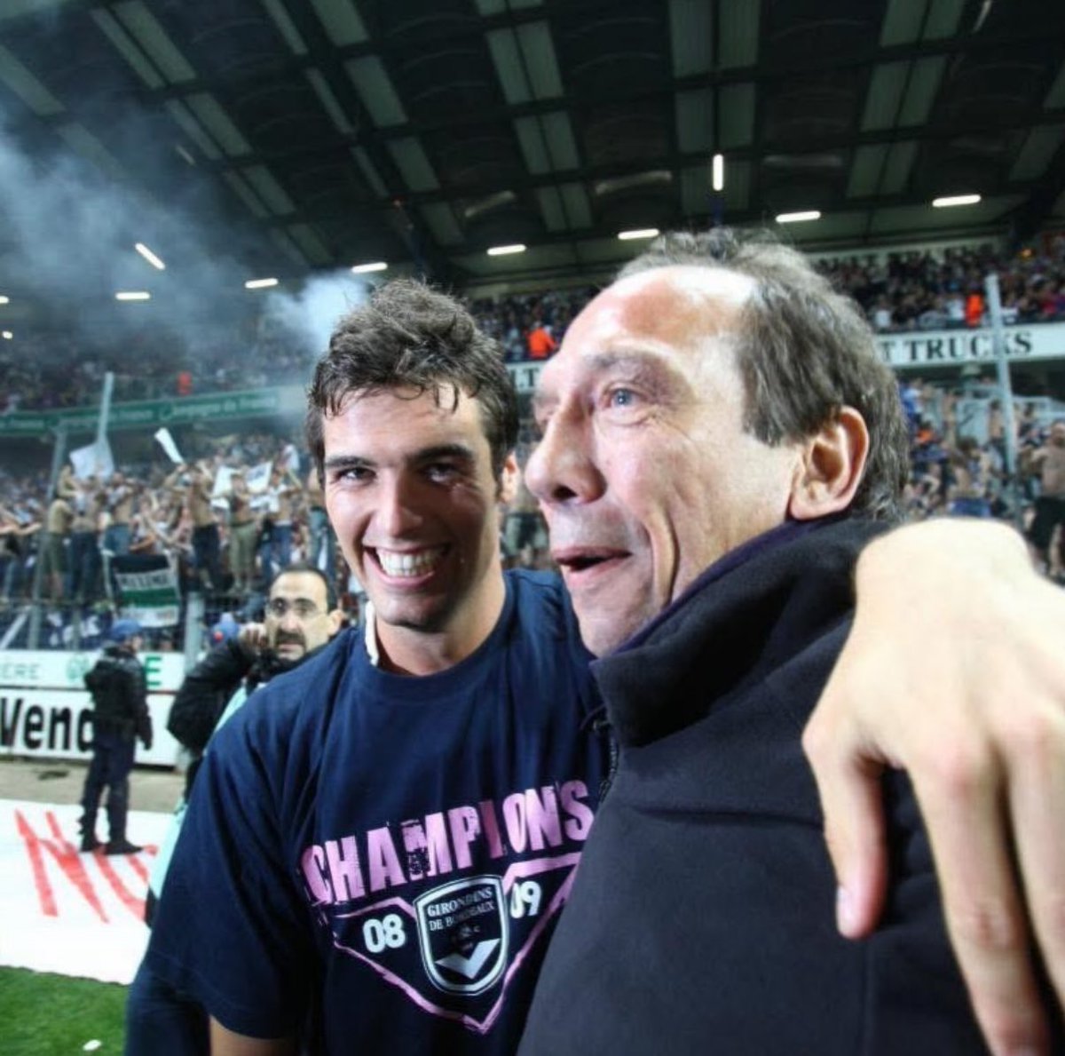 Yoann Gourcuff n’a pas les réseaux sociaux mais a pris le soin de rendre hommage à Jean-Louis Gasset sur le compte Instagram de sa femme… et WOW 💔😢:

« Jean-Louis,
𝗷𝗲 𝗽𝗿𝗲𝗻𝗱𝘀 𝗹𝗮 𝗽𝗮𝗿𝗼𝗹𝗲 𝗮𝘂𝗷𝗼𝘂𝗿𝗱'𝗵𝘂𝗶 𝘃𝗶𝗮 𝗹𝗲𝘀 𝗿𝗲́𝘀𝗲𝗮𝘂𝘅 𝘀𝗼𝗰𝗶𝗮𝘂𝘅 𝗱𝗲 𝗺𝗮