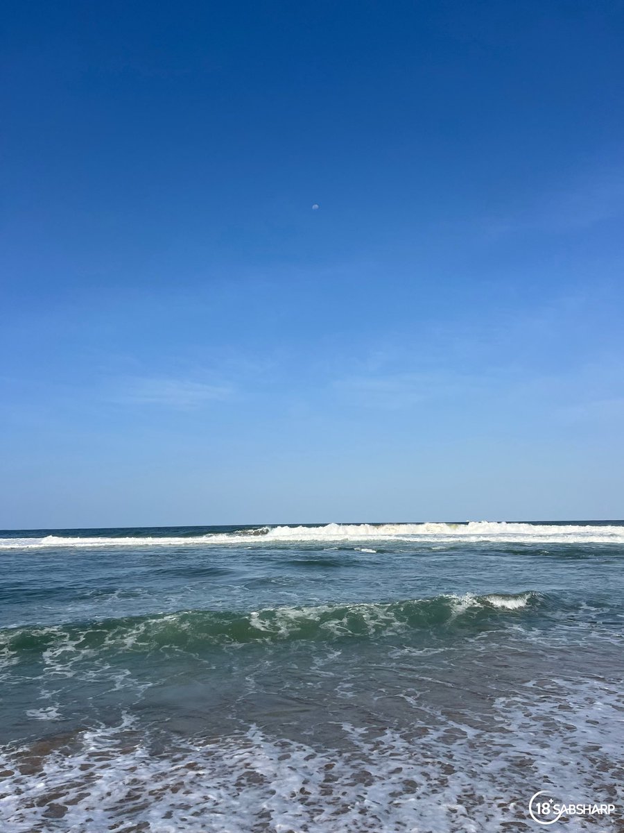 PheloMasiza's tweet image. Seaside strolls and soulful moments 🌊🌊🍃 #ThisIsliving ad