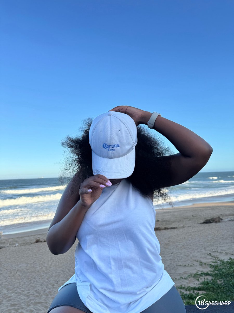 PheloMasiza's tweet image. Seaside strolls and soulful moments 🌊🌊🍃 #ThisIsliving ad