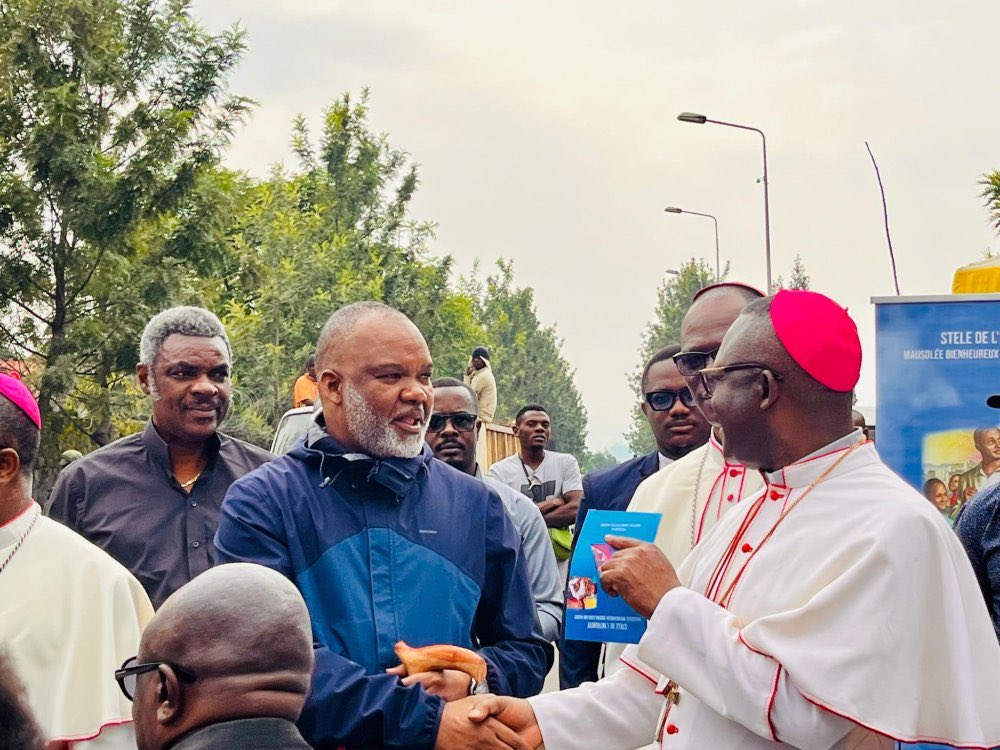 LitsaniChoukran's tweet image. Il n’existe aucune mission prophétique qui consisterait à passer sous silence le massacre de son peuple et à lancer des louanges à Paul Kagame, que toutes les preuves dévoilées désignent comme le commanditaire DIRECT des exactions des troupes rwandaises en RDC. Il n’y a aucune…