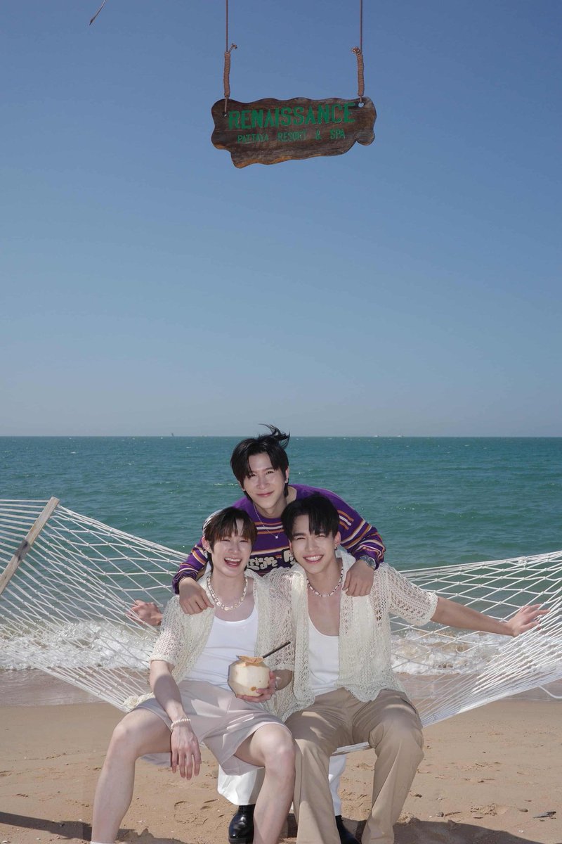 ต้นมะพร้าวก็ปีนสองคนได้นะ 😂🌴 #mmaxmax