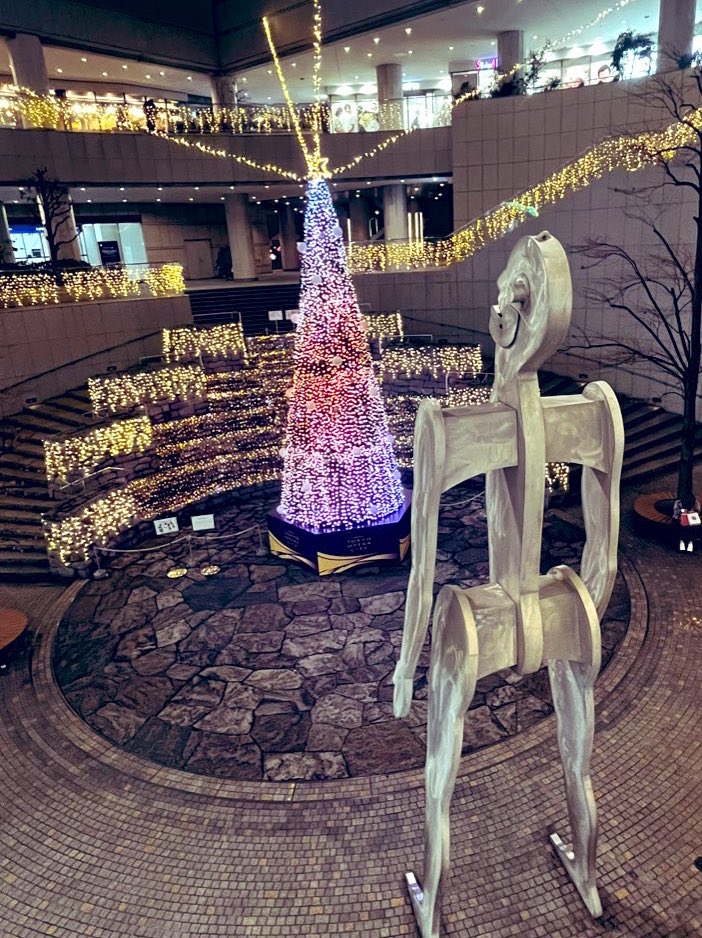 Yurine_music's tweet photo. クリスマスも瞬く間に終わり、街も一気に新年を迎えるムードに🎍もういくつ寝るとお正月？ですね🤣
本日で年内のレッスンを終えました。
生徒様、保護者の皆様には沢山のご協力を頂きありがとうございました。
また新年、元気にお会いできるのを楽しみにしております♪良いお年をお迎えください💫 https://t.co/39ukfEGqEA