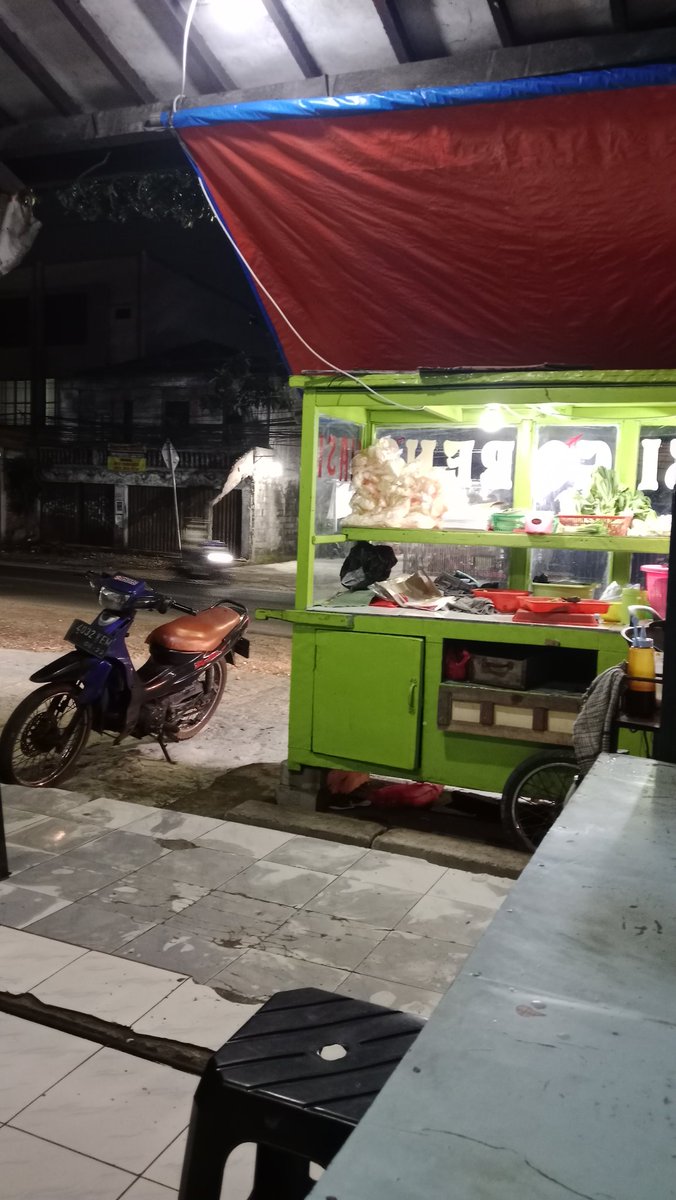 Aku tau ekonomi sekarang lgi tidak baik2 saja terutama bagi pedagang adakalanya rame pembeli adakalanya jg sepi tpi ya namanya usaha harus terus berjalan 😊
Monggo yg daerah PANGKALAN III BANTAR GERBANG dilarisi dagangan suamiku ada NasGor,MieGor dll silahkan dateng ajah yah 😊😇