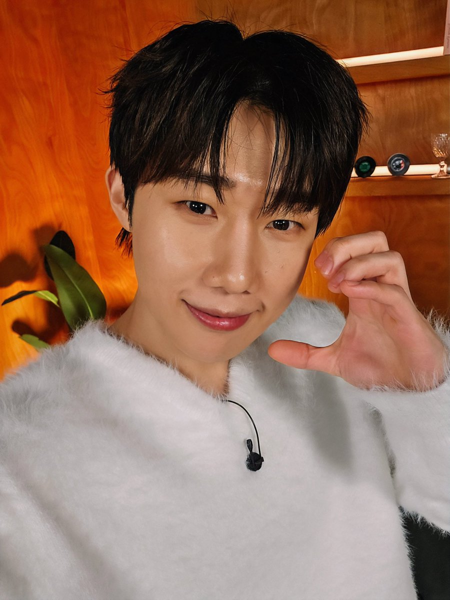 엘브이를 초절정갈망하게 됨 。。🧎‍♀️