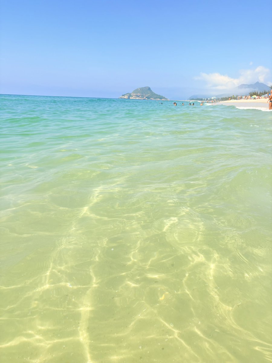 O Rio tem feito uns dias tão surreais que duvido algum turista reclamar de perder 20 pra flanelinha, galo na caipirinha duvidosa, cerveja quente e ainda receber um Thank youuuuu my brother.

Essa cidade é ainda mais inexplicável quando chega o verão na versão premium pró Max.