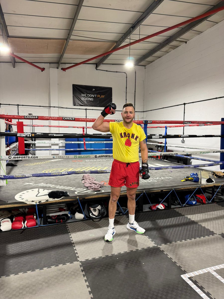 Another session in the bag 🥊 I would like to say I’ve been disciplined with my food and drink but i haven’t 😂 I am a greedy pig. That said I’ve been in the gym ticking over, laying the foundations 💪🏻 
I hope everybody had a great Christmas 💙

#TheNightmare