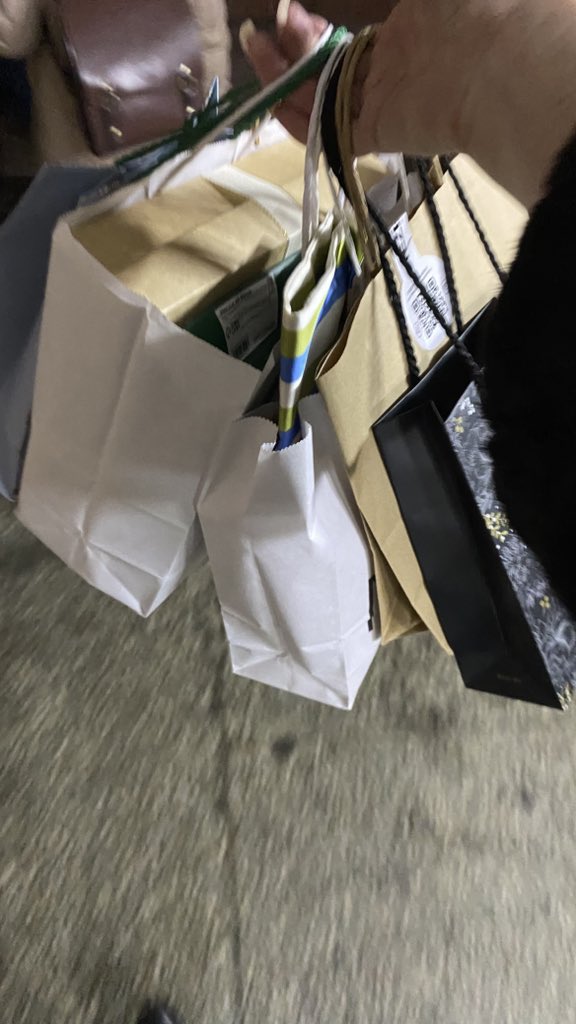 Начала чувствовать нг только покупая подарки в магазинах, а не онлайн