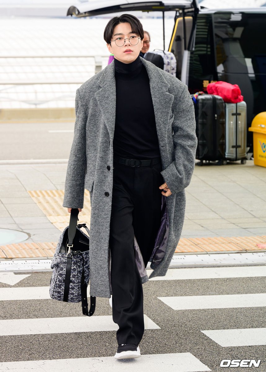 CutieMyung13's tweet image. Hahhaaha Kim Bros indeed borrowing each other's clothes😂