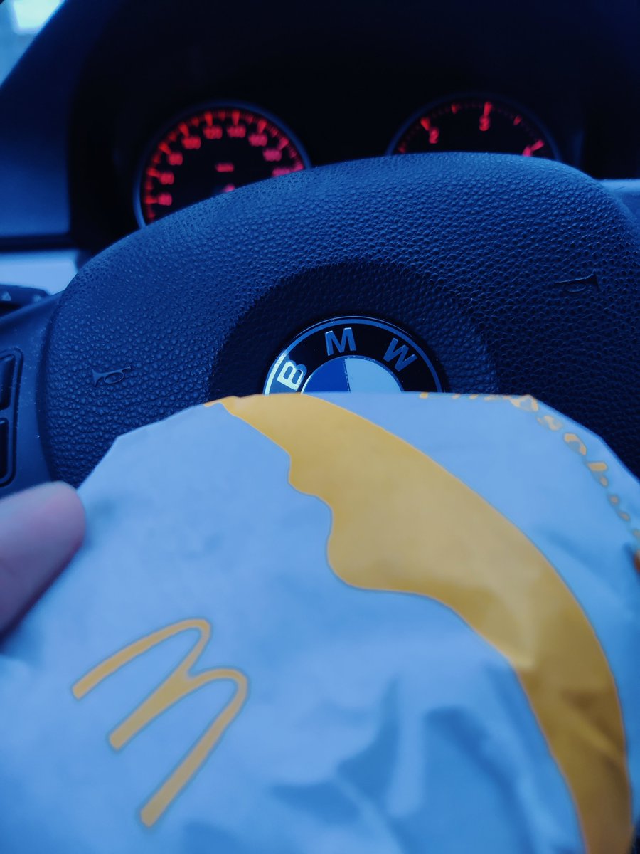 Oispa kommunismi niin ei olis tällaisia kapitalistisia houkutuksia! 😟