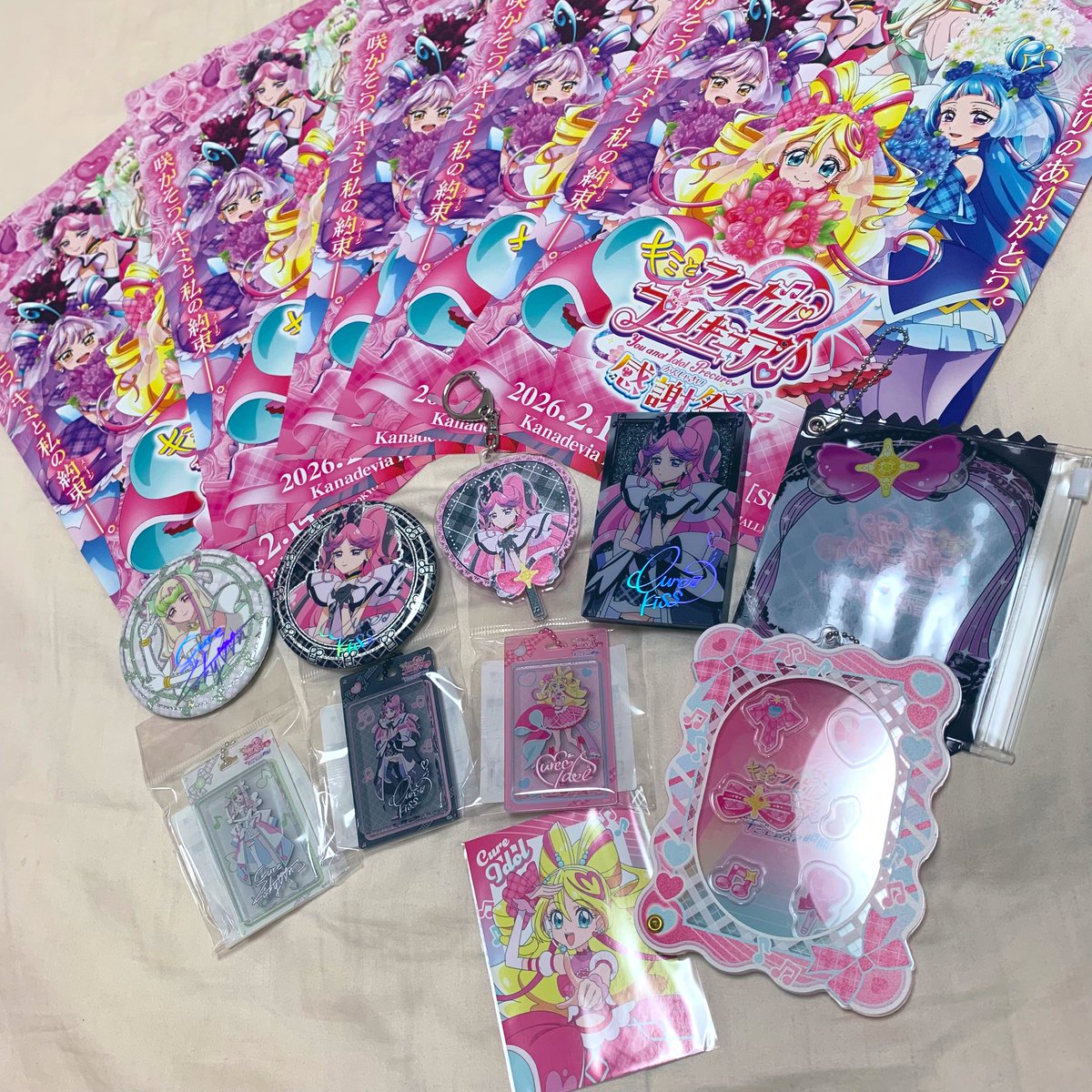 キミプリ展グッズ🩷ようやく並べられた〜🥺💕缶バッジ2個買って2つとも