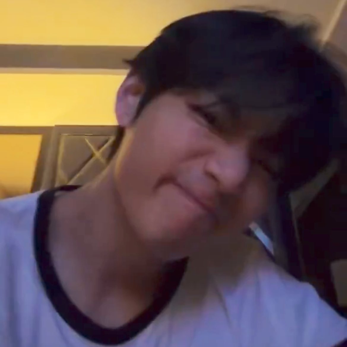 หน้าปกไลฟ์                                         ตัวจริง