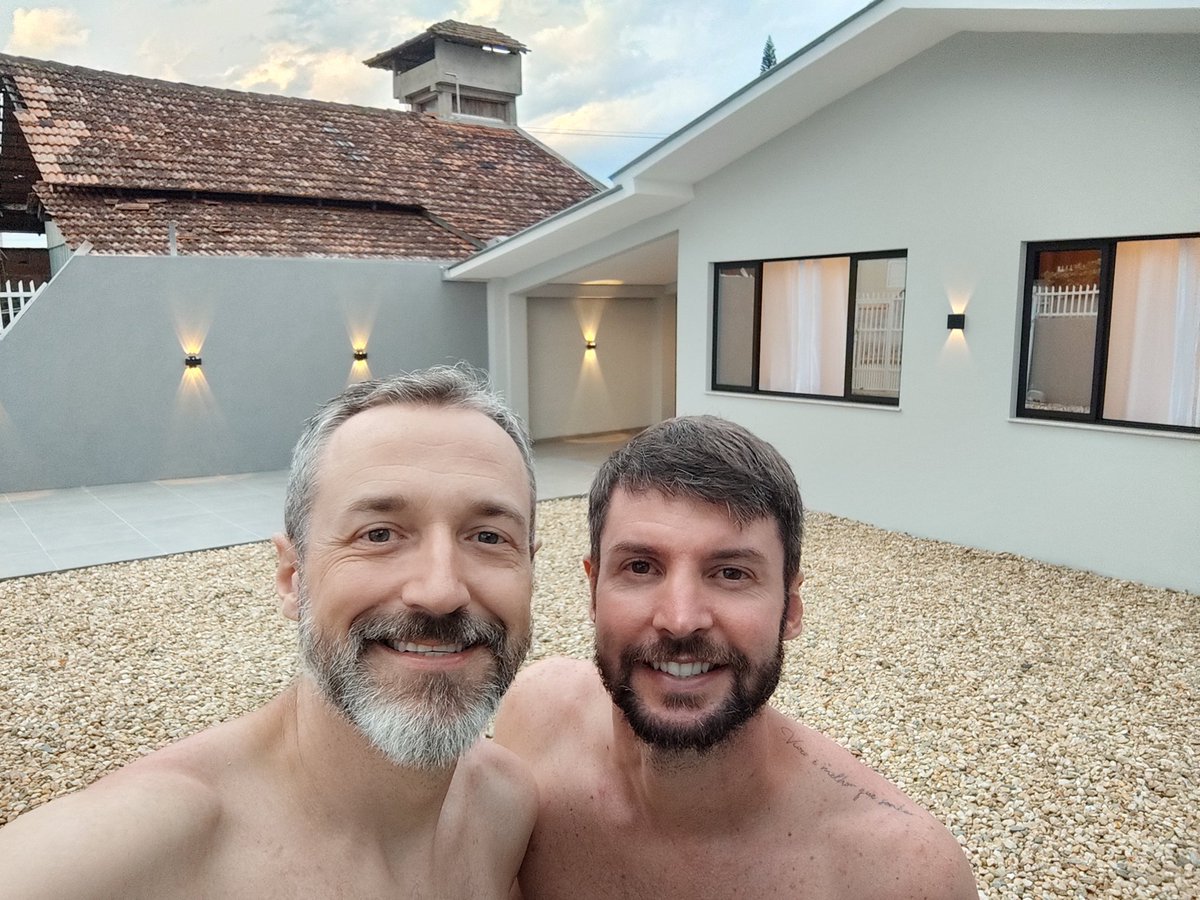 cleversong's tweet image. Nossa primeira semana de casa nova. Agradecemos muito a Deus por esse momento único... e já tivemos a primeira janta em família 🥰