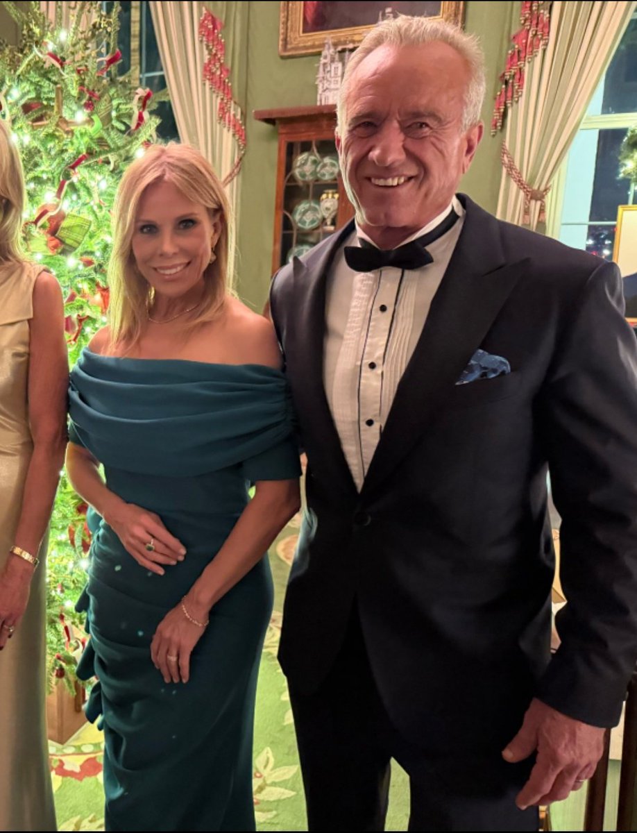 SUBRATA30016572's tweet image. Almost half of Americans don’t like RFK Jr. if you like him leave a red heart❤️🇺🇸!!