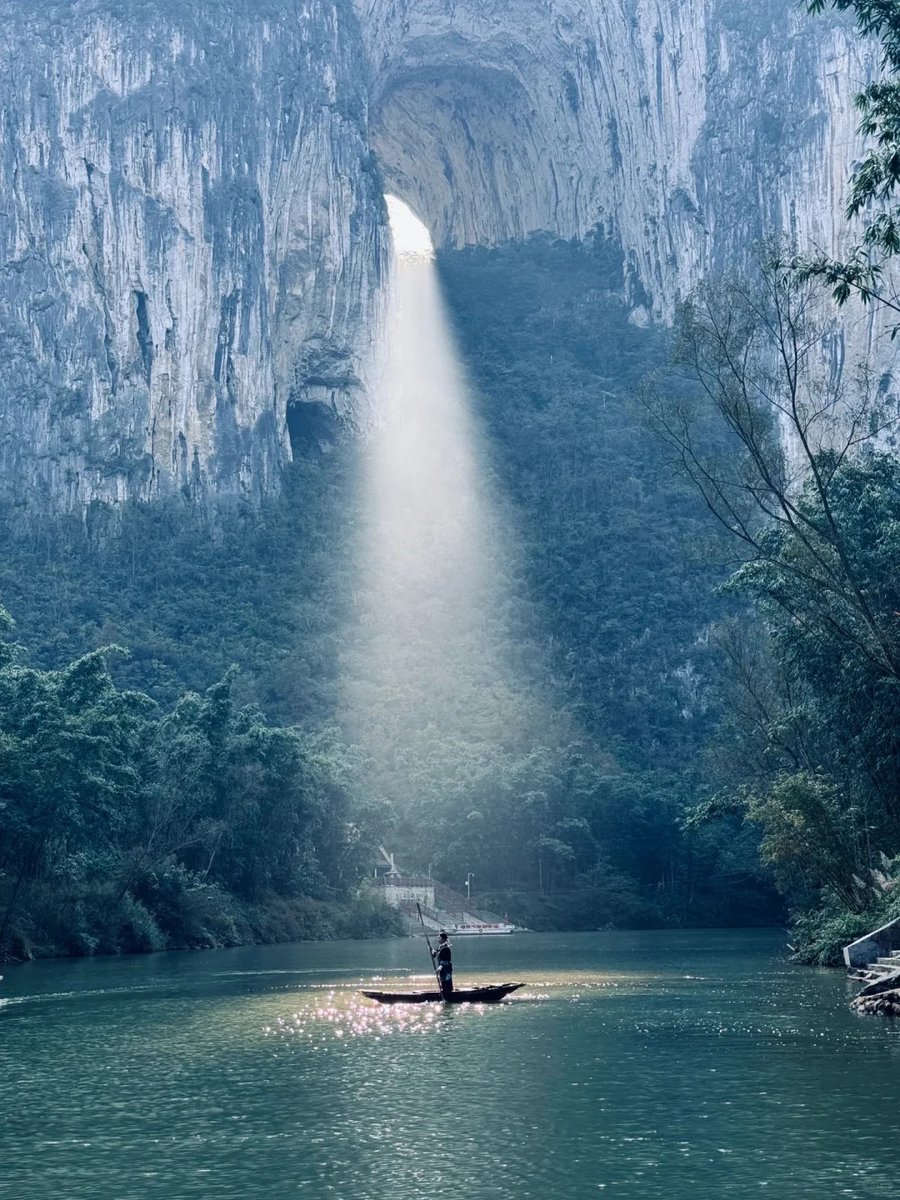 amazingguizhou2's tweet photo. 💧🪨Getu River: A Beam of Light, Ancient Caves, Hearing the Earth’s Heartbeat

In the karst wonderland of the Getu River, the meeting of light and caves creates a miracle. When sunlight pierces through the hundred-meter-high dome of Swallow Cave, a beam of “divine light” descends as promised, while tens of thousands of rock swallows dance in the golden glow. Drifting along the river, you will encounter the best-preserved ancient river channel on Earth—the Blind Valley, where 300-meter-deep cliffs encircle the silence of primordial times.

This is also a land of echoes. Whisper in Echo Valley, and the mountains will respond clearly, like an intimate conversation between heaven and earth. A French geomorphologist once called this place “one of the most beautiful in the world.” Perhaps what he heard was the timeless, serene yet majestic heartbeat of this land.

📸Image source: @寻迹旅游旅行社 from RedNote

#AmazingGuizhou #GetuRiver #HiddenGemOfGuizhou #KarstWonders #LightOfTheEarth #PhotographyParadise