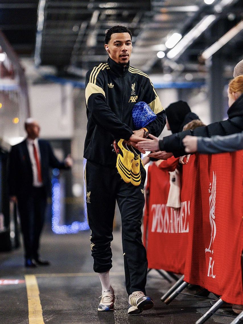 vsrsus's tweet image. Hugo Ekitike pulled up with the adidas F50.8+ Tunits.