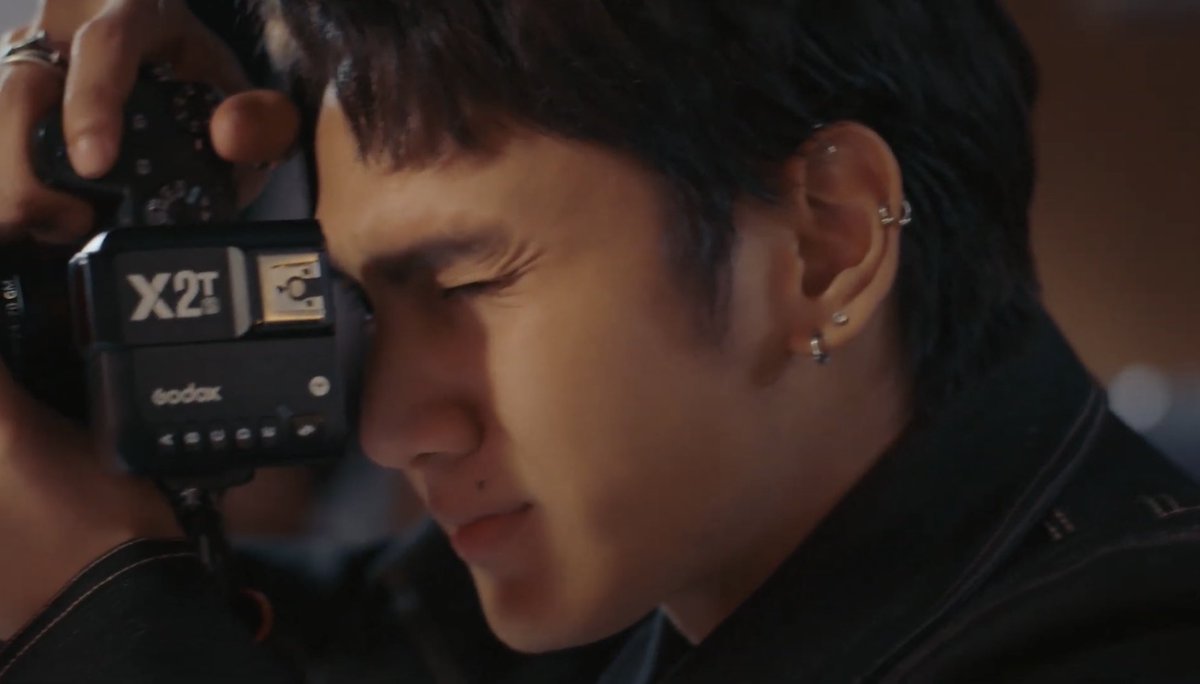 bbigkachu's tweet image. RELOVED THE SERIES EP5 เกินไปมาก อยากจะบ้าตาย คุณลูกค้าคนสำคัญกับช่างภาพแปลกๆนะคะ คือปอนด์ถ่ายรูปไม่ดี ดลภัทรก็เลยต้องเรียกสติให้กับมาหน่อย แล้วกูเจอประโยค “เด็กดื้อต้องโดนอะไรครับ” กูนี้กรี๊ดเขินตัวบิดเลย พอกลับมาทำงานต่อดูโล่งทั้งคู่เลยนะ อร๊ายยย #RelovedTheSeries #RELOVED_EP5