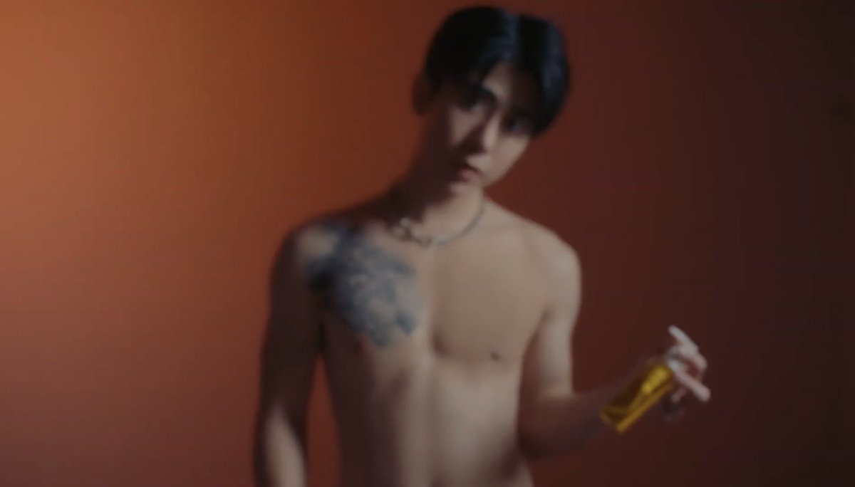 bbigkachu's tweet image. RELOVED THE SERIES EP5 เกินไปมาก อยากจะบ้าตาย คุณลูกค้าคนสำคัญกับช่างภาพแปลกๆนะคะ คือปอนด์ถ่ายรูปไม่ดี ดลภัทรก็เลยต้องเรียกสติให้กับมาหน่อย แล้วกูเจอประโยค “เด็กดื้อต้องโดนอะไรครับ” กูนี้กรี๊ดเขินตัวบิดเลย พอกลับมาทำงานต่อดูโล่งทั้งคู่เลยนะ อร๊ายยย #RelovedTheSeries #RELOVED_EP5