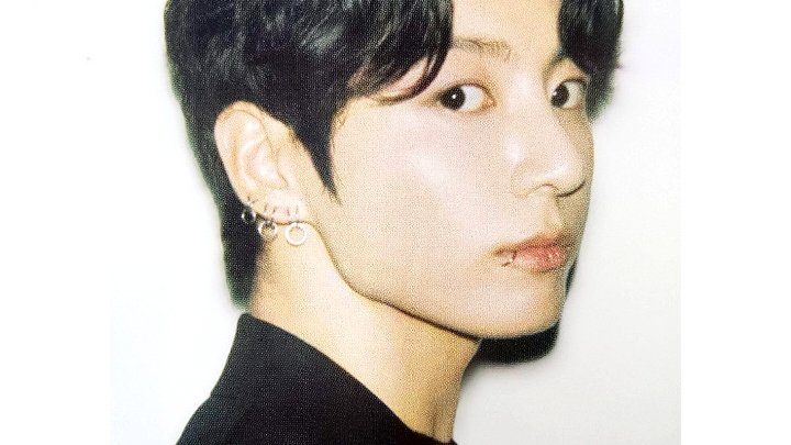 jeonophiles's tweet image. pretty in black &amp;amp; white outfit 𓂃౨ৎ